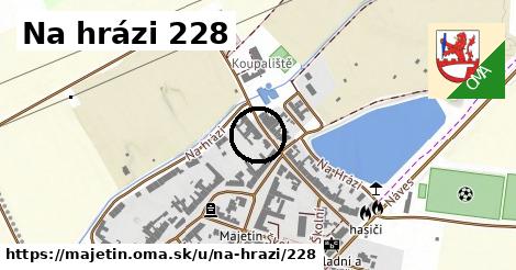 Na hrázi 228, Majetín