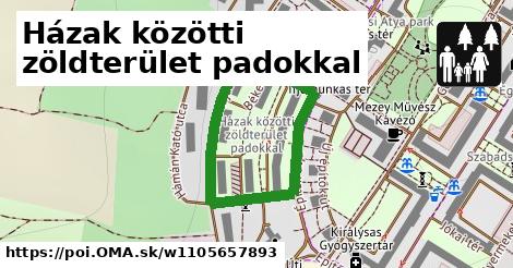 Házak közötti zöldterület padokkal